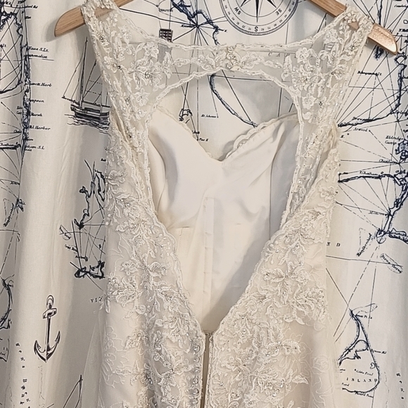 Sophia Tolli fully embellished and embroidered wedding dress - Picture 3 of 8